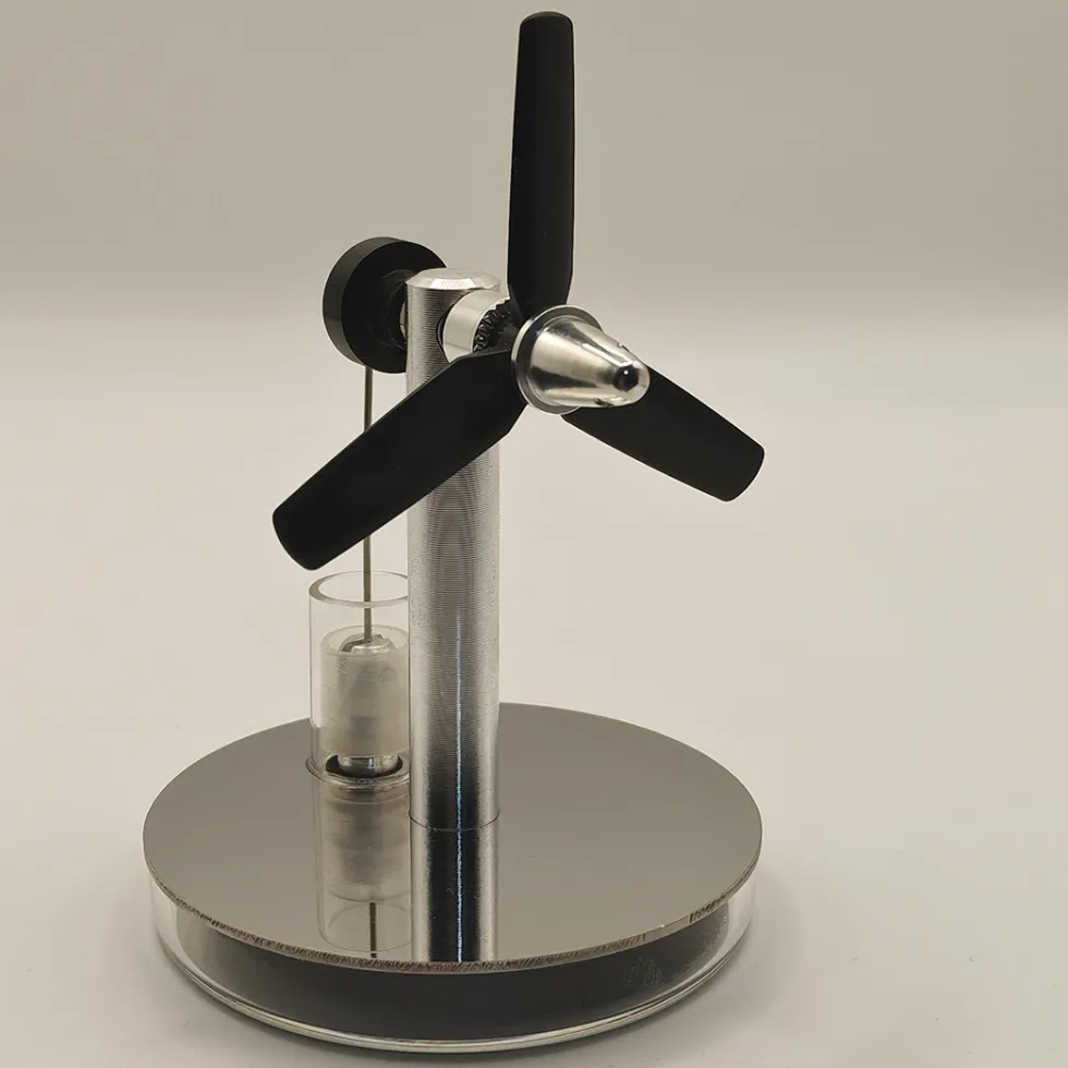 Two-blade Propeller Swashplate Low-Temperature Stirling Engine Model